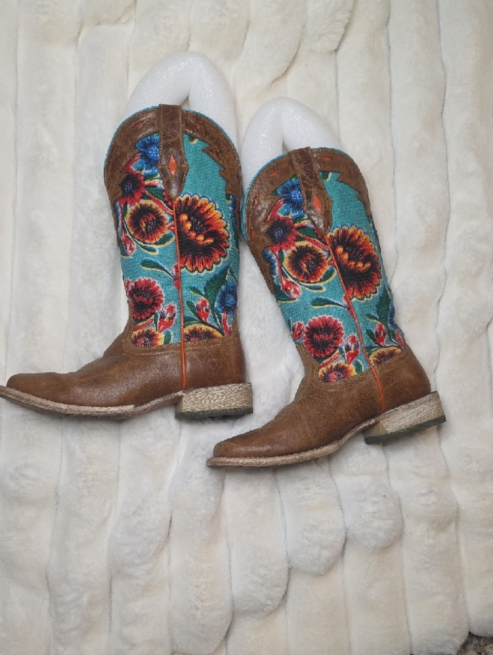AKIRA Brown Leather Western Ankle Boots with Teal Floral Embroidery Size 8.5 - Picture 9 of 16